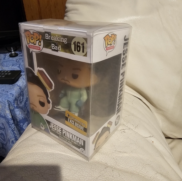 JESSE PINK IN GREEN LABSUIT FUNKO POP!(READ THE DESCRIPTION!) - Picture 6 of 10